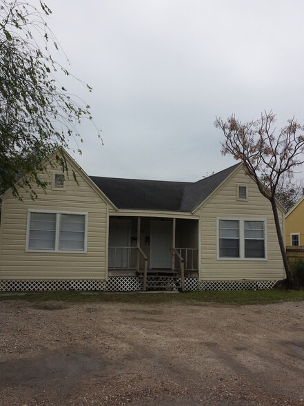 Primary Photo - 3143 Magnoila, Unit b