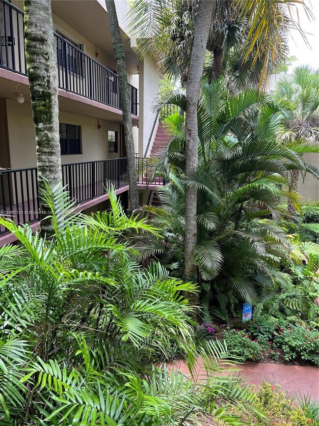 Building Photo - 10855 SW 112th Ave