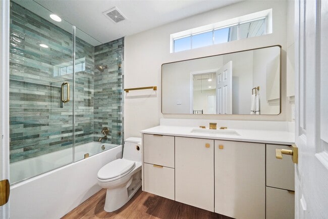 Building Photo - 38 N Castlegreen Cir