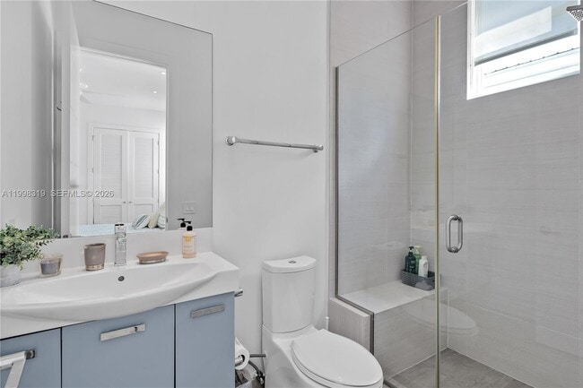 Building Photo - 435 Hampton Ln