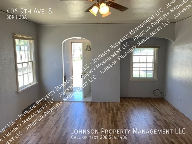 Building Photo - 406 9th Ave S