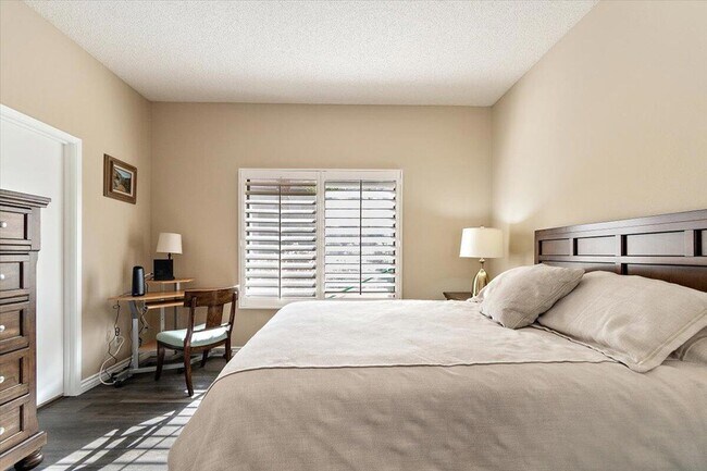 Building Photo - 54838 Oak-Tree