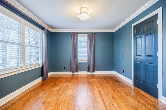 Building Photo - 183 Locust St NE