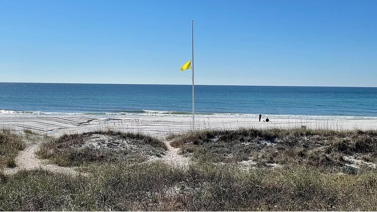 1/2 Block to dedicated Laguna Beach - 118 E Lakeshore Dr