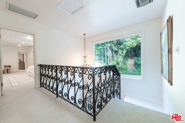 Building Photo - 1148 Coldwater Canyon Dr