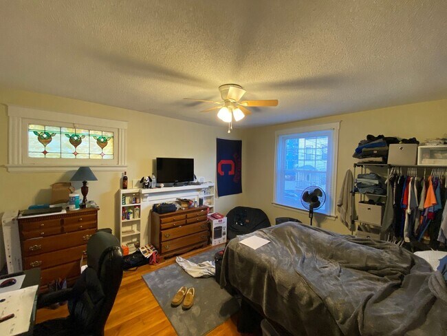 Building Photo - NT 407 Warner St NT