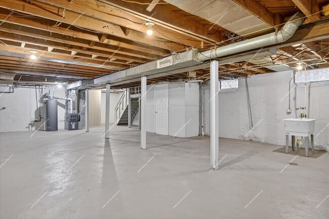 Building Photo - Charming 3-Bedroom Brick Bungalow for Rent in Detroit!