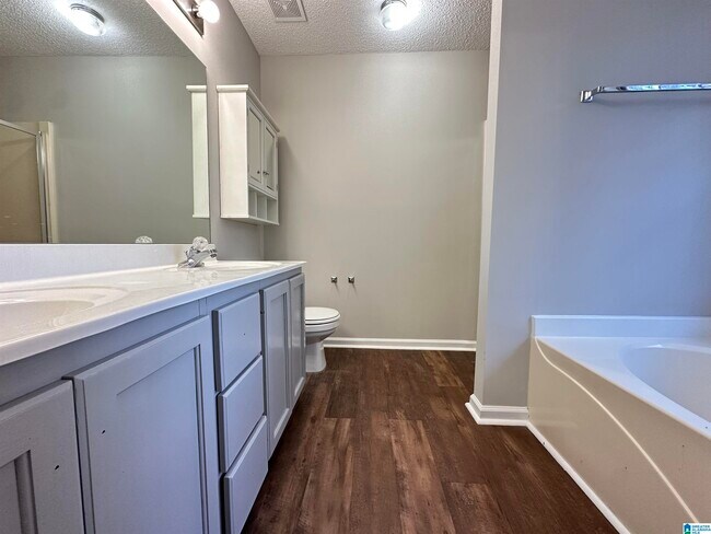 Building Photo - 759 3rd St NE