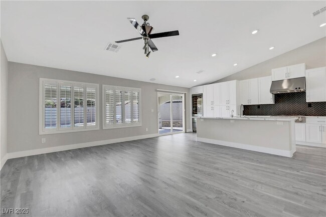 Building Photo - 7379 Majestic Bluff Pl