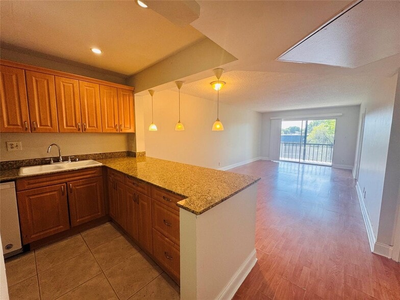 Building Photo - 8020 Colony Cir N