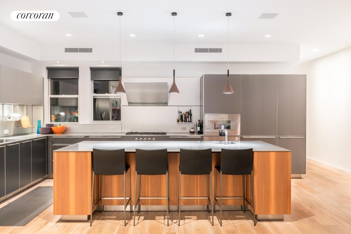 Building Photo - 430 W 116th St