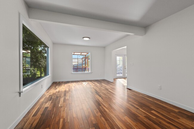 Building Photo - 4bd/2.75ba Seattle Home