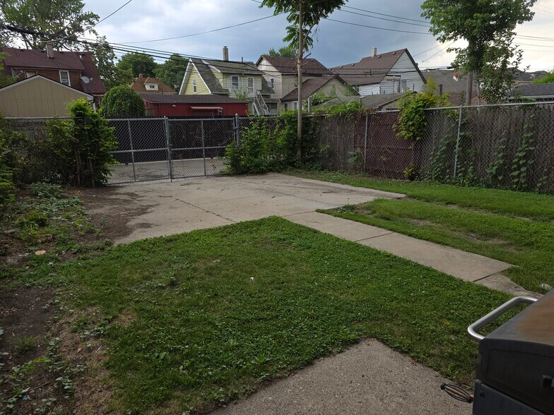 Private Parking - 2382 Springwells St