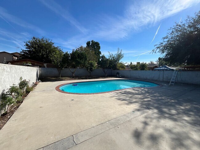 Building Photo - Reseda 4+3 w/fireplace, vaulted ceilings, new flooring, solar panels, + pool!