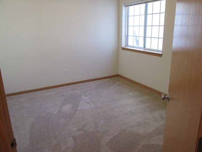 Building Photo - AUGUST 2026!!!  Beautiful 2 Bedroom - 2 Bath Condo in North Liberty