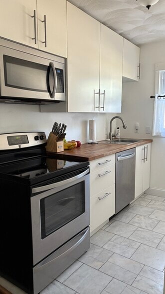 Primary Photo - 353 Robinson Ave