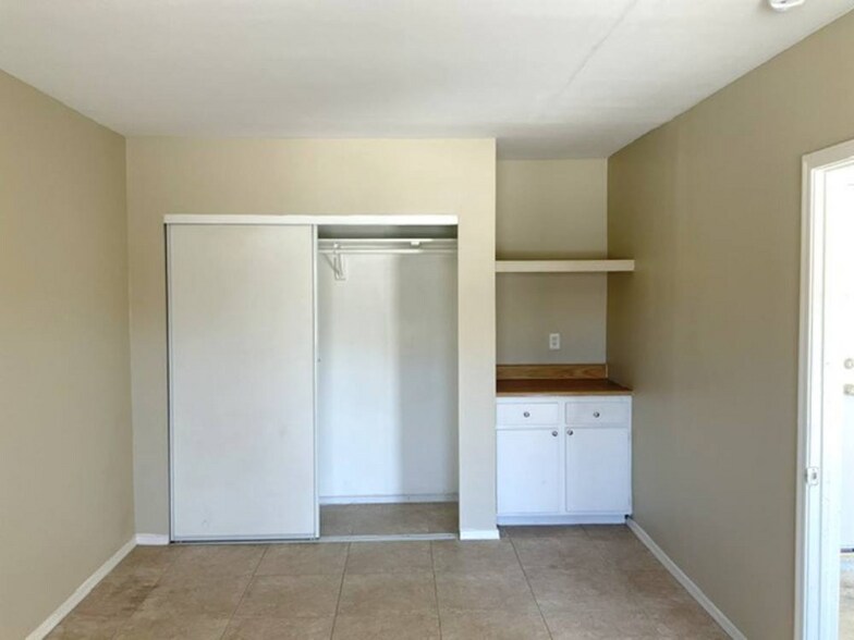 Building Photo - 903 N Forest Ave