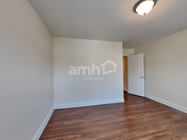 Building Photo - 597 Woodall Rd