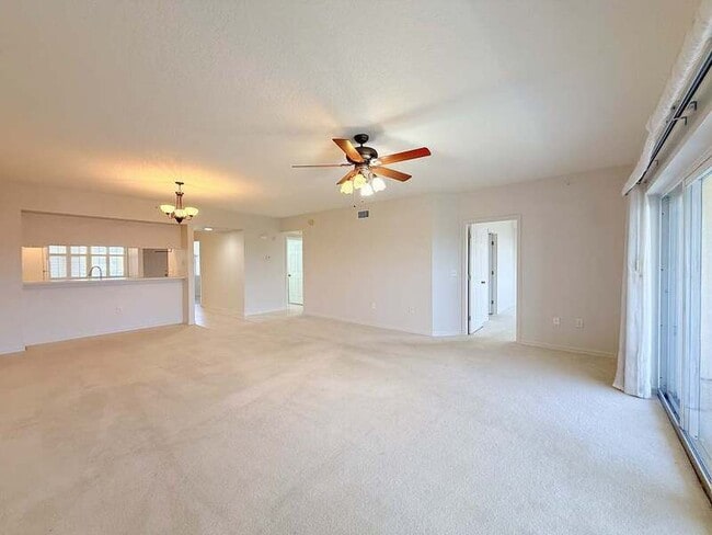 Building Photo - 1200 Country Club Dr