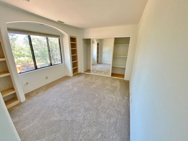 Building Photo - HOUSE - WEST SEDONA - GATED COMMUNITY