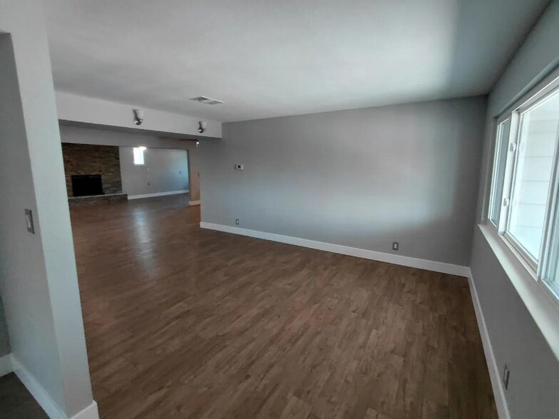 Building Photo - 828 Biljac St
