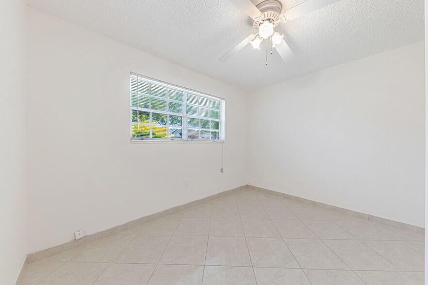 Building Photo - 9941 NW 27th St