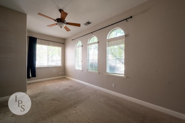 Building Photo - Charming 4BR/2BA Home in the Heart of Clovis Unified!