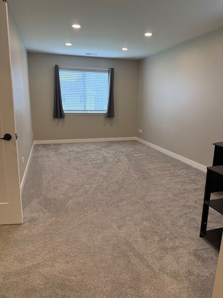 Building Photo - 673 Thorntree Ct