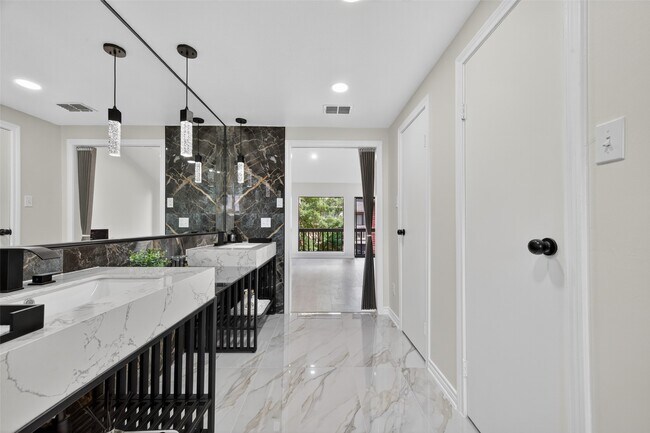 Building Photo - 7447 Cambridge St