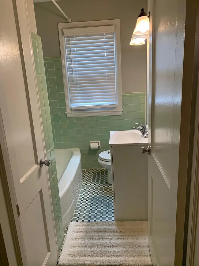 Building Photo - 1524 Juniper St