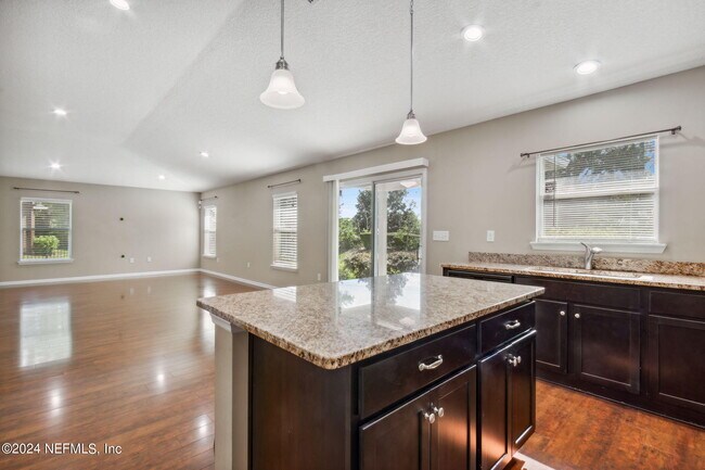 Building Photo - 4619 Pine Lake Dr