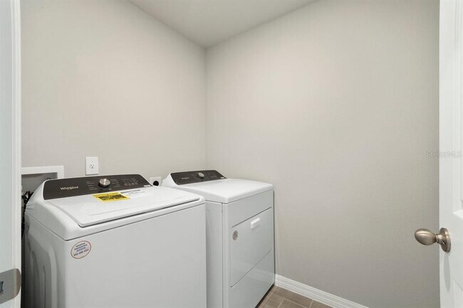 Building Photo - 726 Legacy Dr