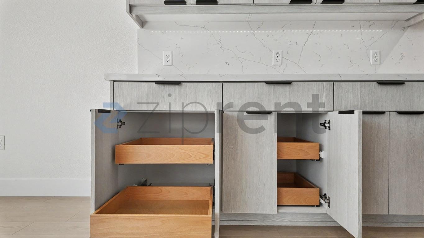 Building Photo - Unit