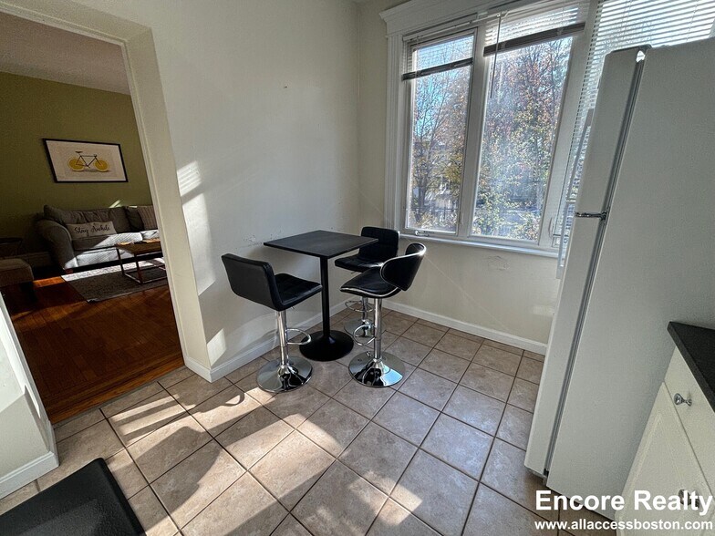 Building Photo - 22 Euston St