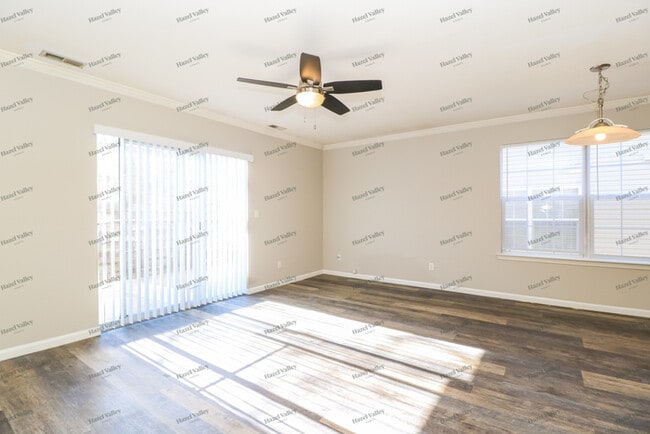 Building Photo - 5381 Lakewood Terrace