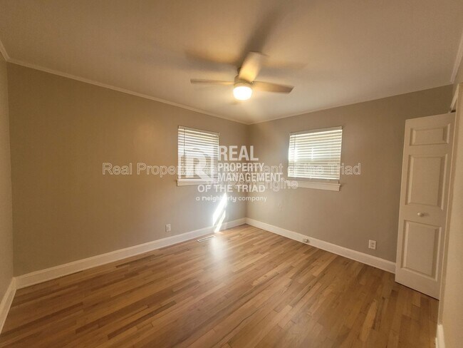 Building Photo - 593 Kinard Dr NE