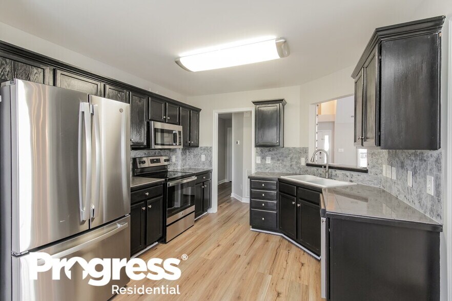 Building Photo - 1412 Williamsburg Ln