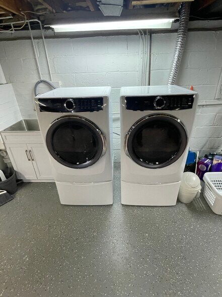 Building Photo - 950 S Plympton St