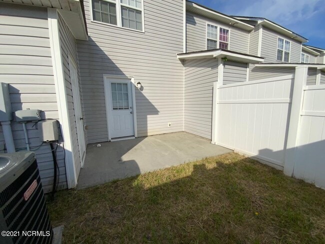 Building Photo - 200 Bridgewood Dr
