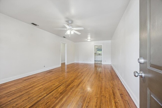 Building Photo - 2216 Manor Rd