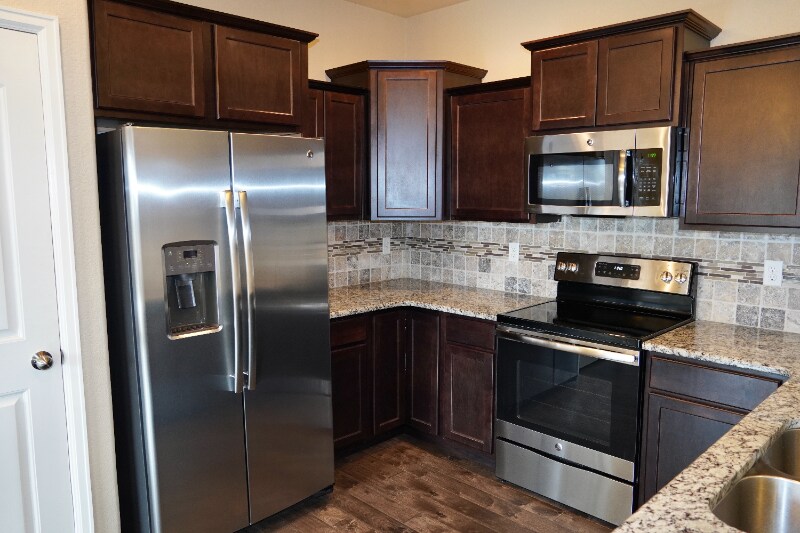 Building Photo - 5609 Shamrock Heights