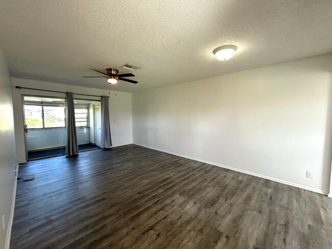 Building Photo - 2723 Dudley Dr W