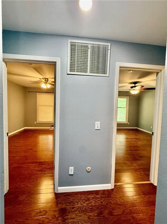 Building Photo - 20 Annette Ln