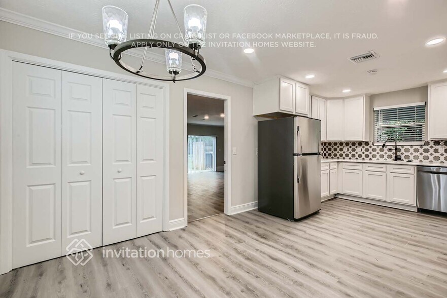 Building Photo - 11093 Mandarin Station Dr E