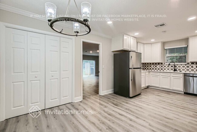 Building Photo - 11093 Mandarin Station Dr E