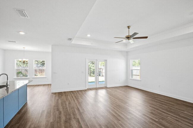 Building Photo - DON'T MISS OUT!