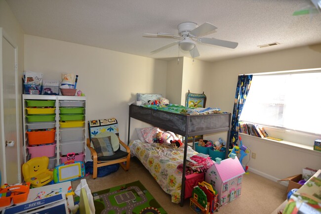 Building Photo - 2 Bedroom Duplex in Cary