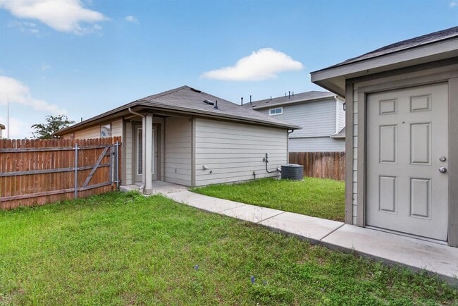 Building Photo - 2010 Langdale Ln