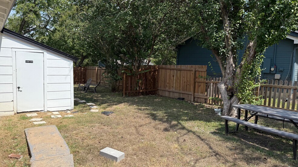 Building Photo - 1802 E University Ave