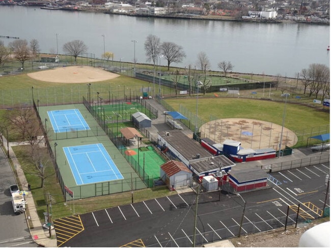 Building Photo - 84 W 14th St